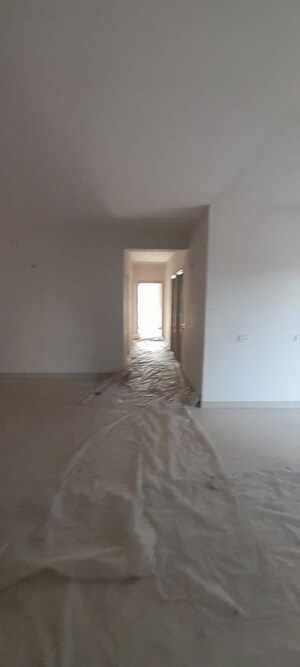 Room in 3.5 BHK Apartment at Silverglades The Melia First Citizen, Sohna Sector 35 – for Sale