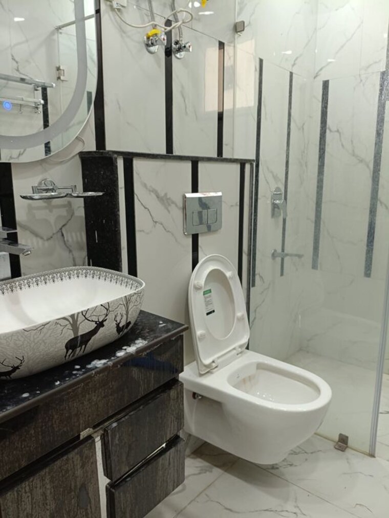 Bathroom, malviya nagar 3 Bedroom 1800 Sq.Ft. Builder Floor In Malviya Nagar Delhi 10446501