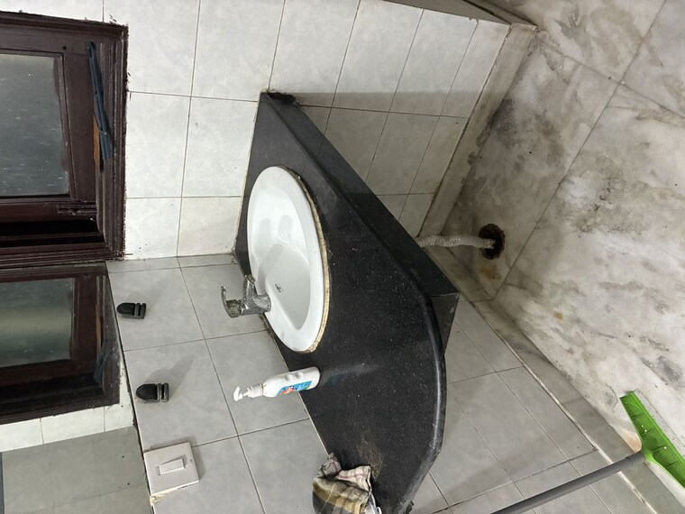 Bathroom, sector 41 6 Bedroom 180 Sq.Mt. Independent House In Sector 41 Noida 10446527