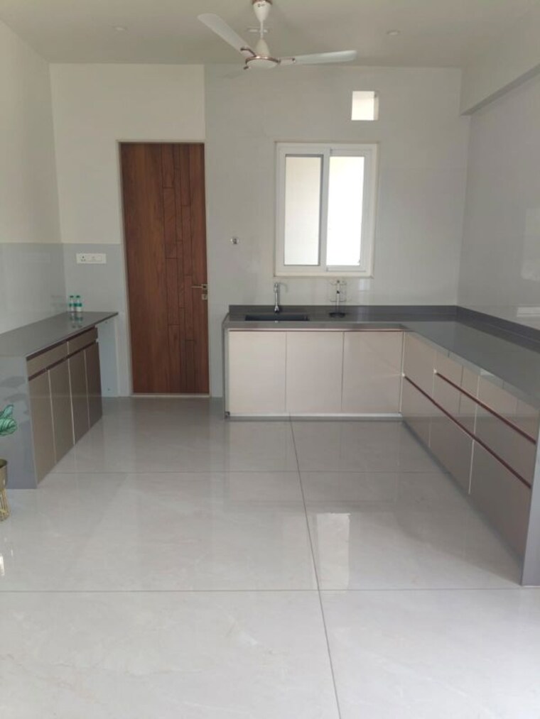 Kitchen, swastika-empire 3 Bedroom 1500 Sq.Ft. Apartment In New Alkapuri Vadodara 10446560