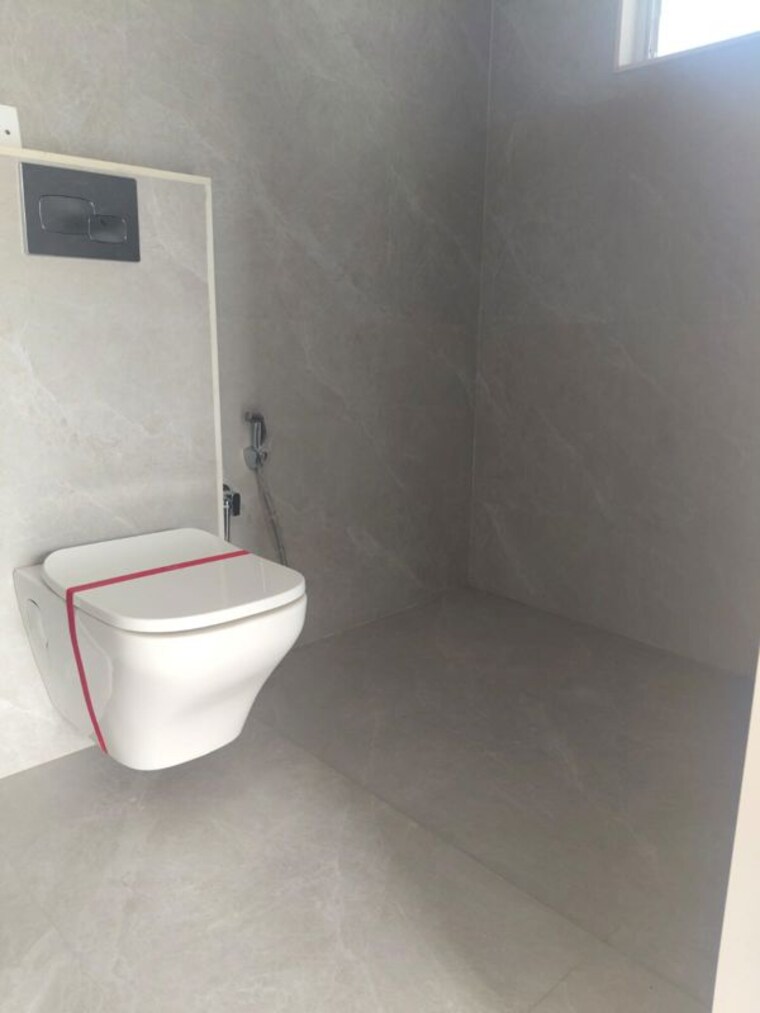 Washroom, swastika-empire 3 Bedroom 1500 Sq.Ft. Apartment In New Alkapuri Vadodara 10446560