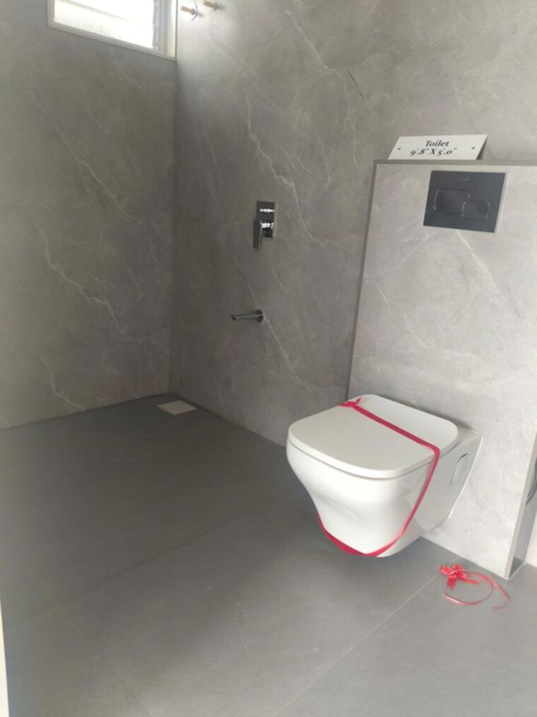 Washroom, swastika-empire 3 Bedroom 1500 Sq.Ft. Apartment In New Alkapuri Vadodara 10446560