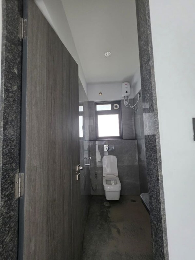Bathroom, h-rishabraj-serenity-decks 3 Bedroom 950 Sq.Ft. Apartment In Goregaon East Mumbai 10446540