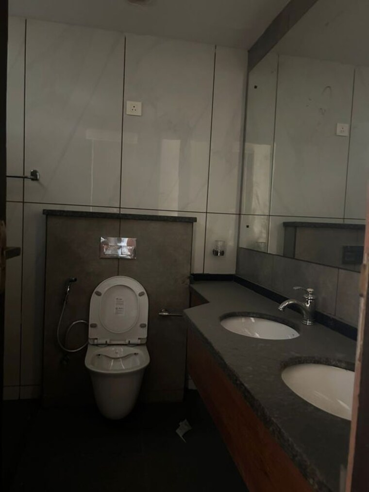 Bathroom, sector 41 5 Bedroom 180 Sq.Mt. Independent House In Sector 41 Noida 10446591