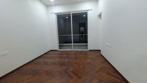 Room in 4 BHK Apartment at Omkar Alta Monte, Malad East – for Rent
