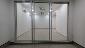 Room in 4 BHK Apartment at Omkar Alta Monte, Malad East – for Rent