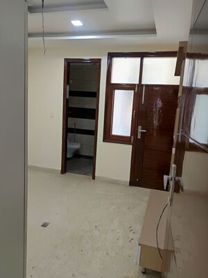 Room in 4 BHK Builder Floor at Rohini Sector 11 – for Sale