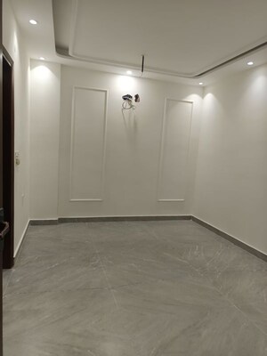 Room in 4 BHK Builder Floor at Rohini Sector 11 – for Sale
