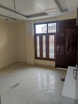 Room in 4 BHK Builder Floor at Rohini Sector 11 – for Sale