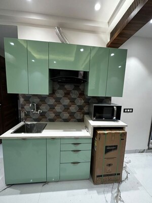 Team Area in 1 BHK Builder Floor at Sector 52 – for Rent
