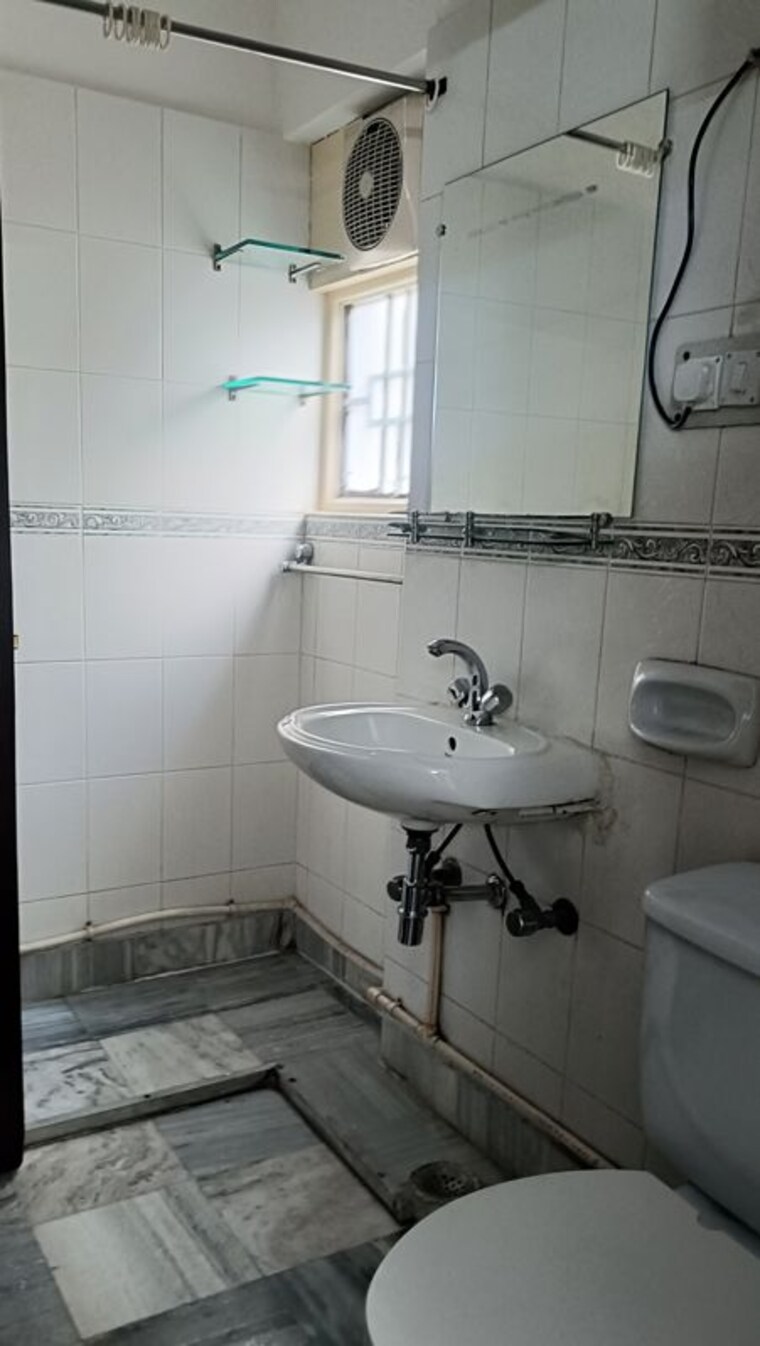 Bathroom, saket 2 Bedroom 1200 Sq.Ft. Builder Floor In Saket Delhi 10446645