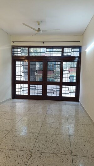 2 BHK Builder Floor For Rent in Saket