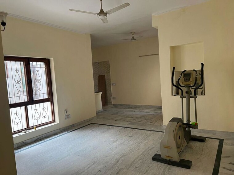 Living Room, sector 46 6 Bedroom 162 Sq.Mt. Independent House In Sector 46 Noida 10446654