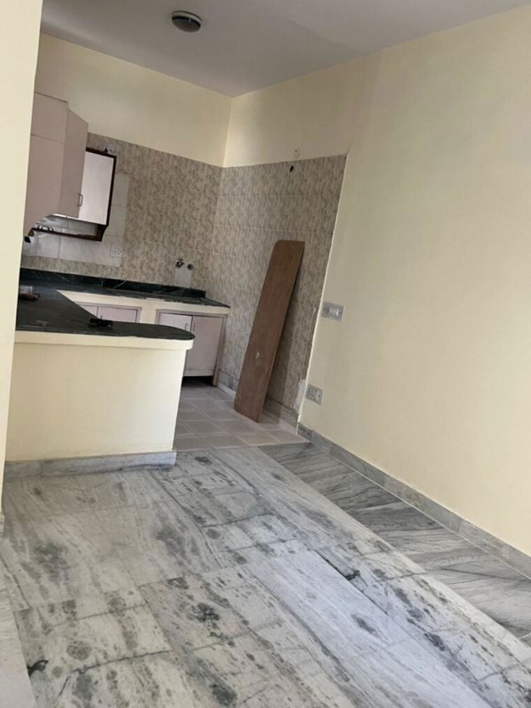 Room, sector 46 6 Bedroom 162 Sq.Mt. Independent House In Sector 46 Noida 10446654