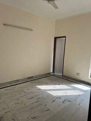 Room in 6 BHK Independent House at Sector 46 – for Sale