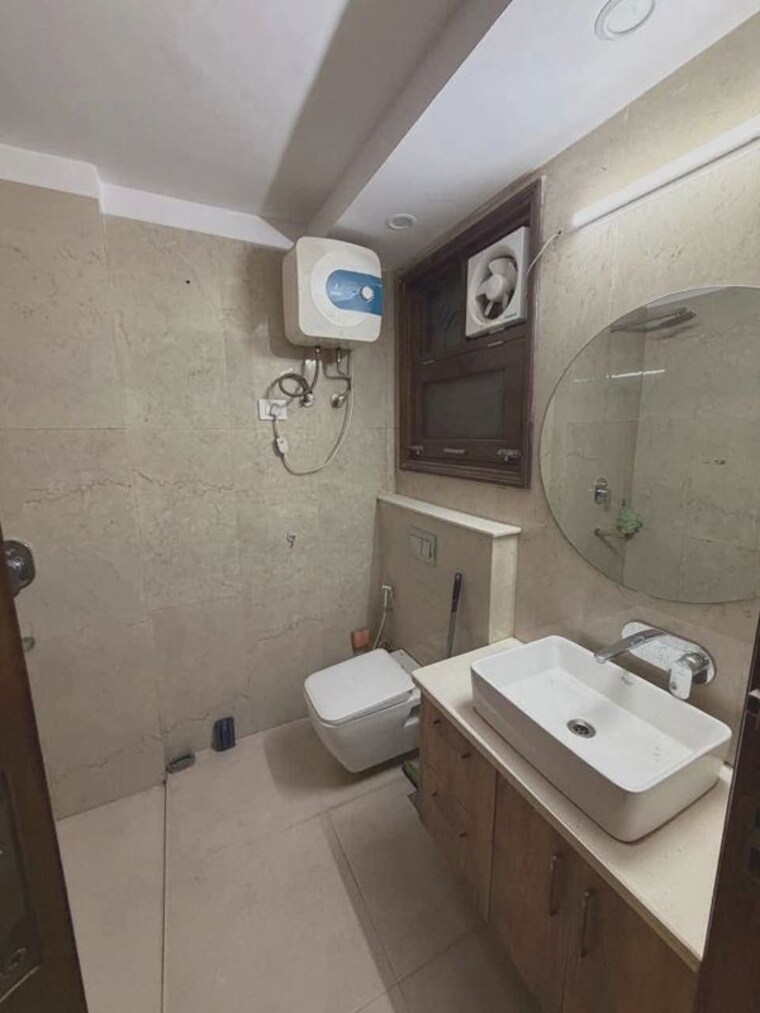 Bathroom, bestech-park-view-spa-next 3 Bedroom 1965 Sq.Ft. Apartment In Sector 67 Gurgaon 10446672