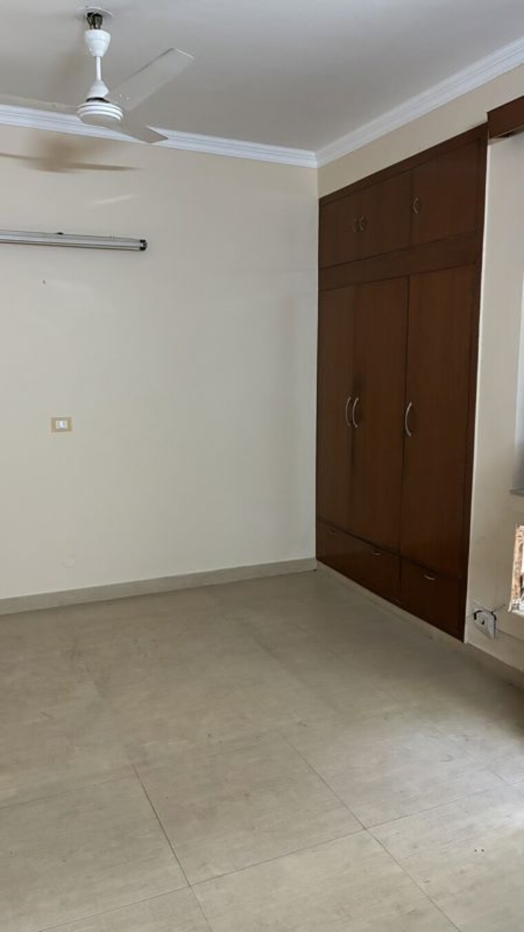 Room, sector 46 5 Bedroom 112 Sq.Mt. Independent House In Sector 46 Noida 10446686