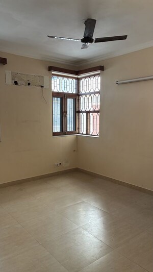 Room in 5 BHK Independent House at Sector 46 – for Sale