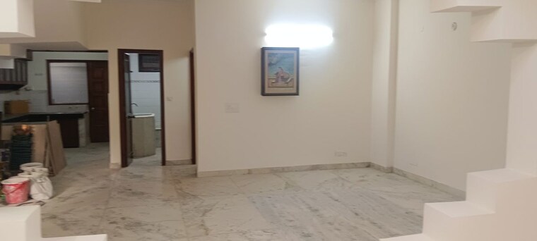 Room, sector 46 5 Bedroom 112 Sq.Mt. Independent House In Sector 46 Noida 10446698
