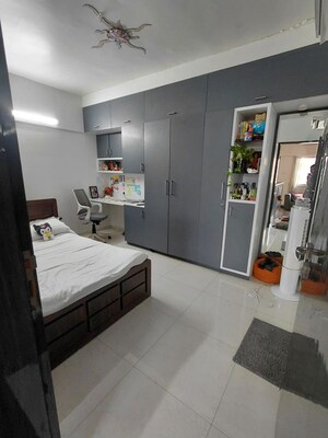 Room in 3 BHK Apartment at Prithvi Presidio, Hadapsar – for Rent