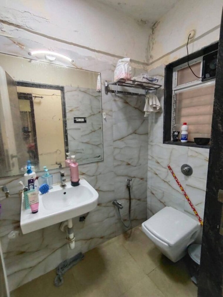 Bathroom, green-park-tower 2 Bedroom 725 Sq.Ft. Apartment In Andheri West Mumbai 10446713