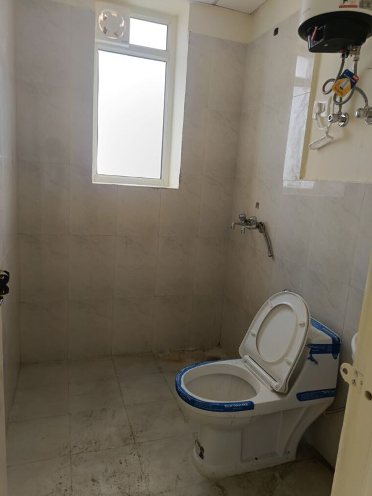Bathroom, pyramid-altia 3 Bedroom 800 Sq.Ft. Apartment In Sector 70 Gurgaon 10446704