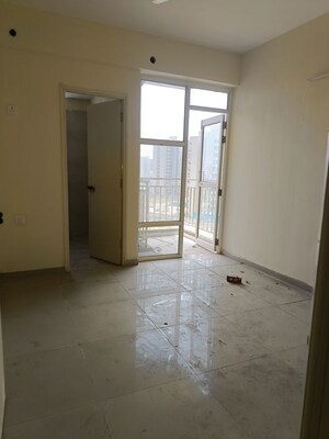 Room in 3 BHK Apartment at Pyramid Altia, Sector 70 – for Rent
