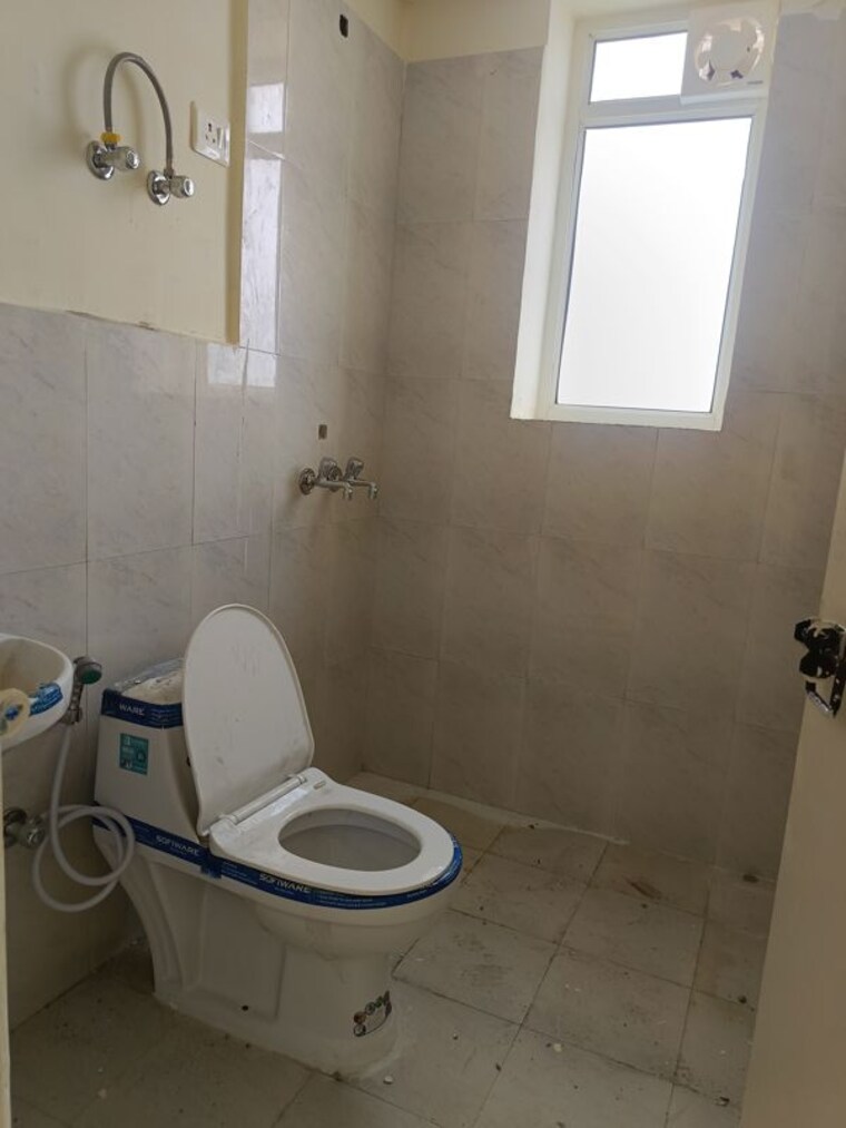Bathroom, pyramid-altia 3 Bedroom 800 Sq.Ft. Apartment In Sector 70 Gurgaon 10446704