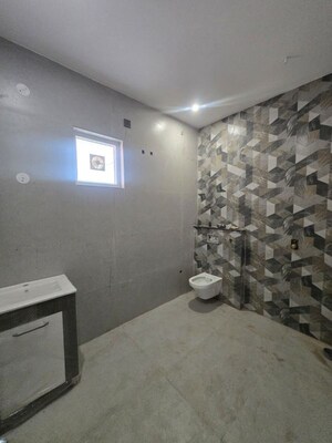 Parking in 4 BHK Independent House at Laxman Chowk – for Sale