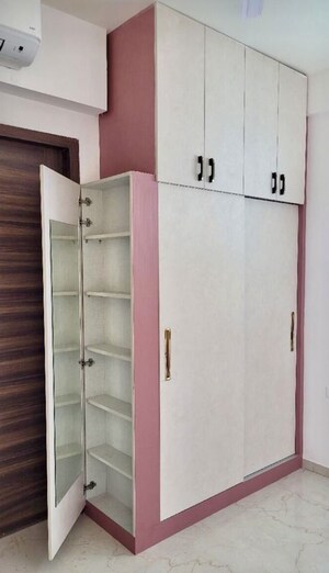 Master Bedroom in 3 BHK Builder Floor at Smart World Orchard, Sector 61 – for Rent