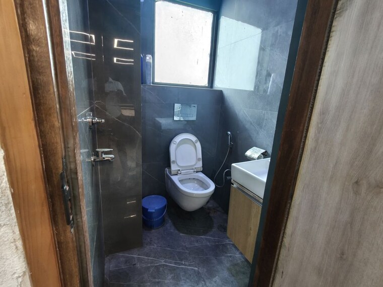 Bathroom, netaji subhash place Commercial Office Space 1587 Sq.Ft. In Netaji Subhash Place Delhi 10446801