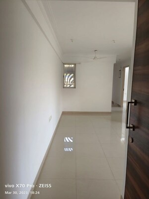 Room in 2 BHK Apartment at Nahar Amrit Shakti Water Lily And White Lily, Chandivali – for Rent