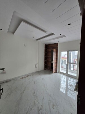 Room in 2 BHK Builder Floor at Laxman Chowk – for Sale