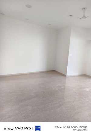 Room in 3 BHK Apartment at Lokhandwala Minerva Mahalaxmi, Mahalaxmi – for Rent