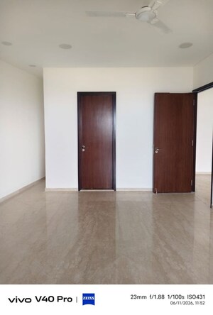 Room in 3 BHK Apartment at Lokhandwala Minerva Mahalaxmi, Mahalaxmi – for Rent