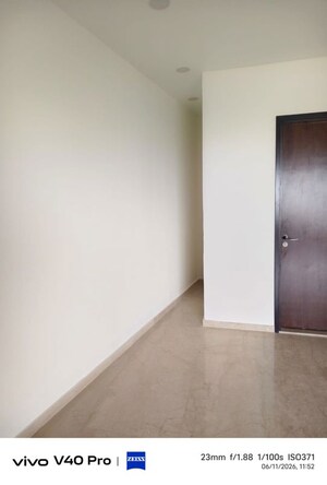 Room in 3 BHK Apartment at Lokhandwala Minerva Mahalaxmi, Mahalaxmi – for Rent