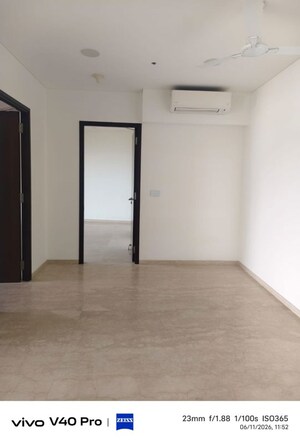 Room in 3 BHK Apartment at Lokhandwala Minerva Mahalaxmi, Mahalaxmi – for Rent