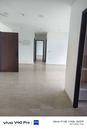 Room in 3 BHK Apartment at Lokhandwala Minerva Mahalaxmi, Mahalaxmi – for Rent