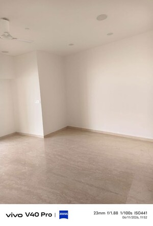 Room in 3 BHK Apartment at Lokhandwala Minerva Mahalaxmi, Mahalaxmi – for Rent