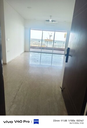 Room in 3 BHK Apartment at Lokhandwala Minerva Mahalaxmi, Mahalaxmi – for Rent
