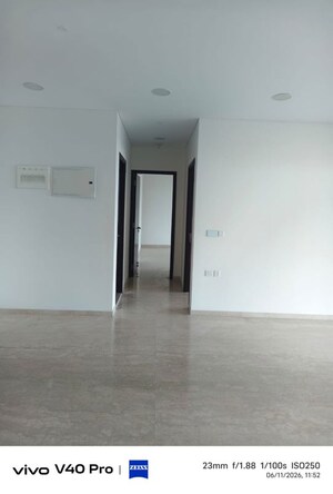 Room in 3 BHK Apartment at Lokhandwala Minerva Mahalaxmi, Mahalaxmi – for Rent