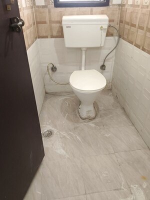 Bathroom in 1.5 BHK Builder Floor at Suncity Township Gurgaon, Sector 54 – for Rent