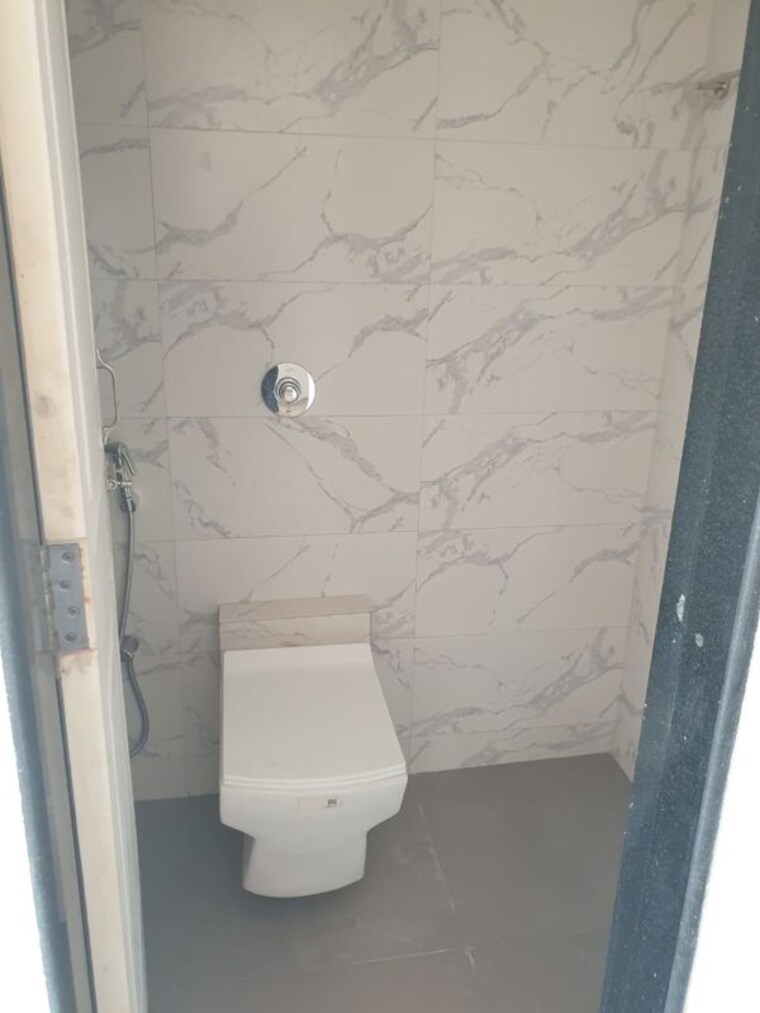 Bathroom, haware-tilak-nagar 2 Bedroom 720 Sq.Ft. Apartment In Tilak Nagar Mumbai 10446887