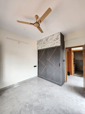 Room in 1 BHK Builder Floor at Reliable Layout – for Rent