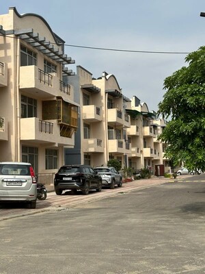 3 BHK Builder Floor – Exterior View View at Ferrous City Phase I, Sector 89 - for Sale