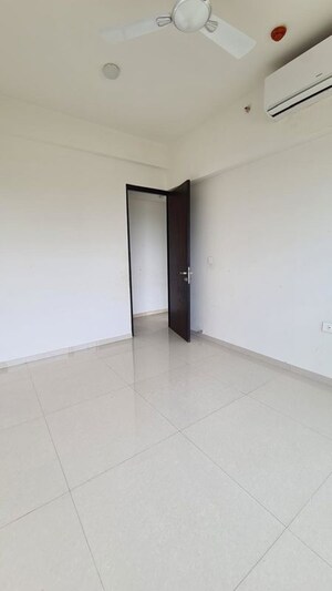 Room in 3 BHK Apartment at Lodha Lakeshore Greens, Dombivli East – for Rent