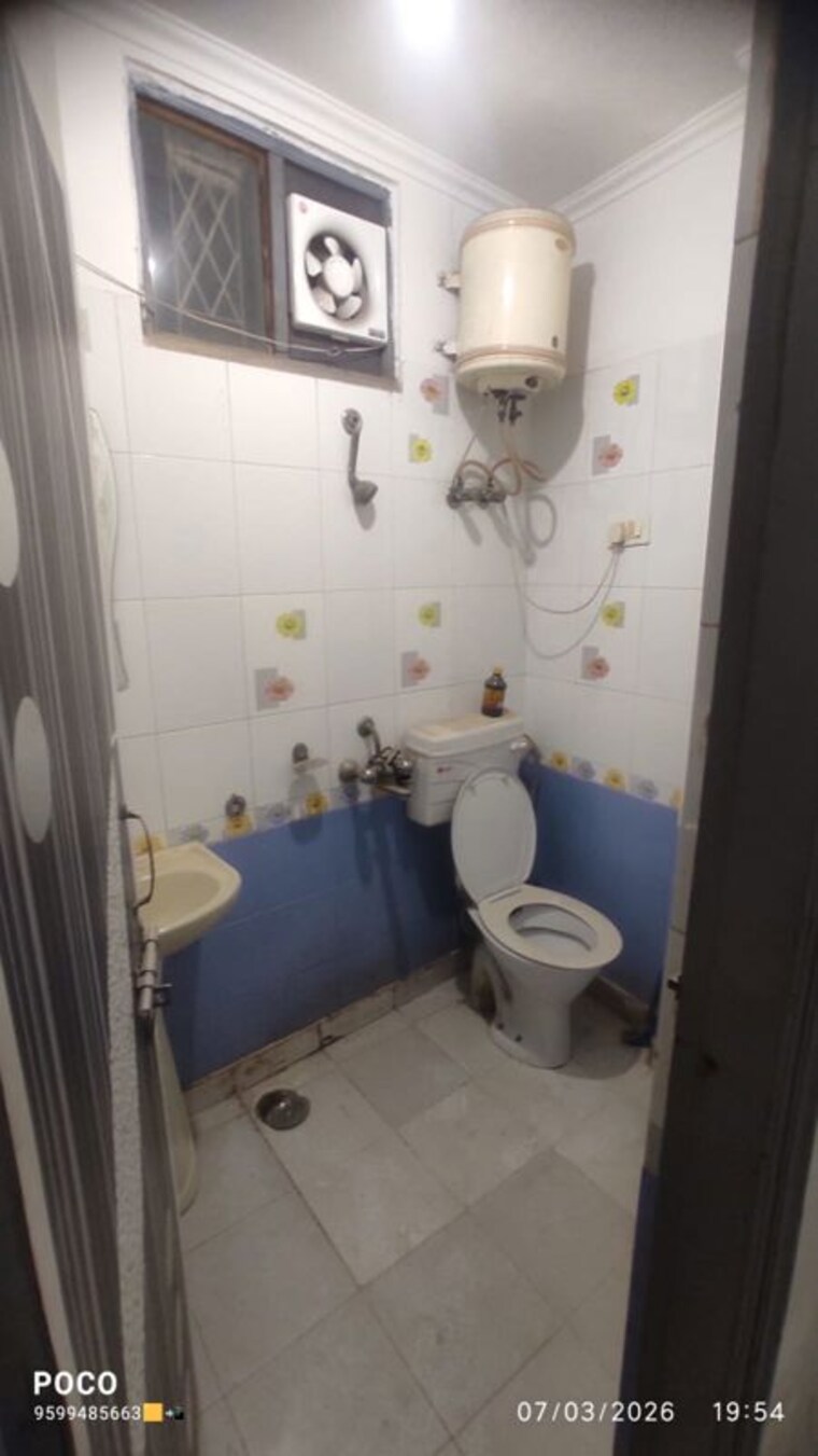 Bathroom, vasant kunj 1 Bedroom 700 Sq.Ft. Builder Floor In Vasant Kunj Delhi 10446817