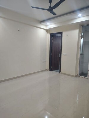 Room in 4 BHK Apartment at Sector 21d – for Rent
