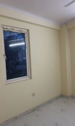 Room in 2 BHK Apartment at Greenotel Apartment, Zeta I Greater Noida – for Sale