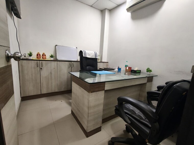 Team Area, netaji subhash place Commercial Office Space 475 Sq.Ft. In Netaji Subhash Place Delhi 10447044